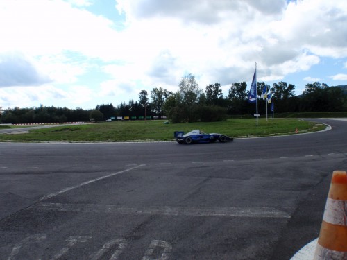 Pour la 1ère fois à Lignières, une Formule Renault a fait quelques tours de pistes. Ici, piloté par Christophe HURNI.